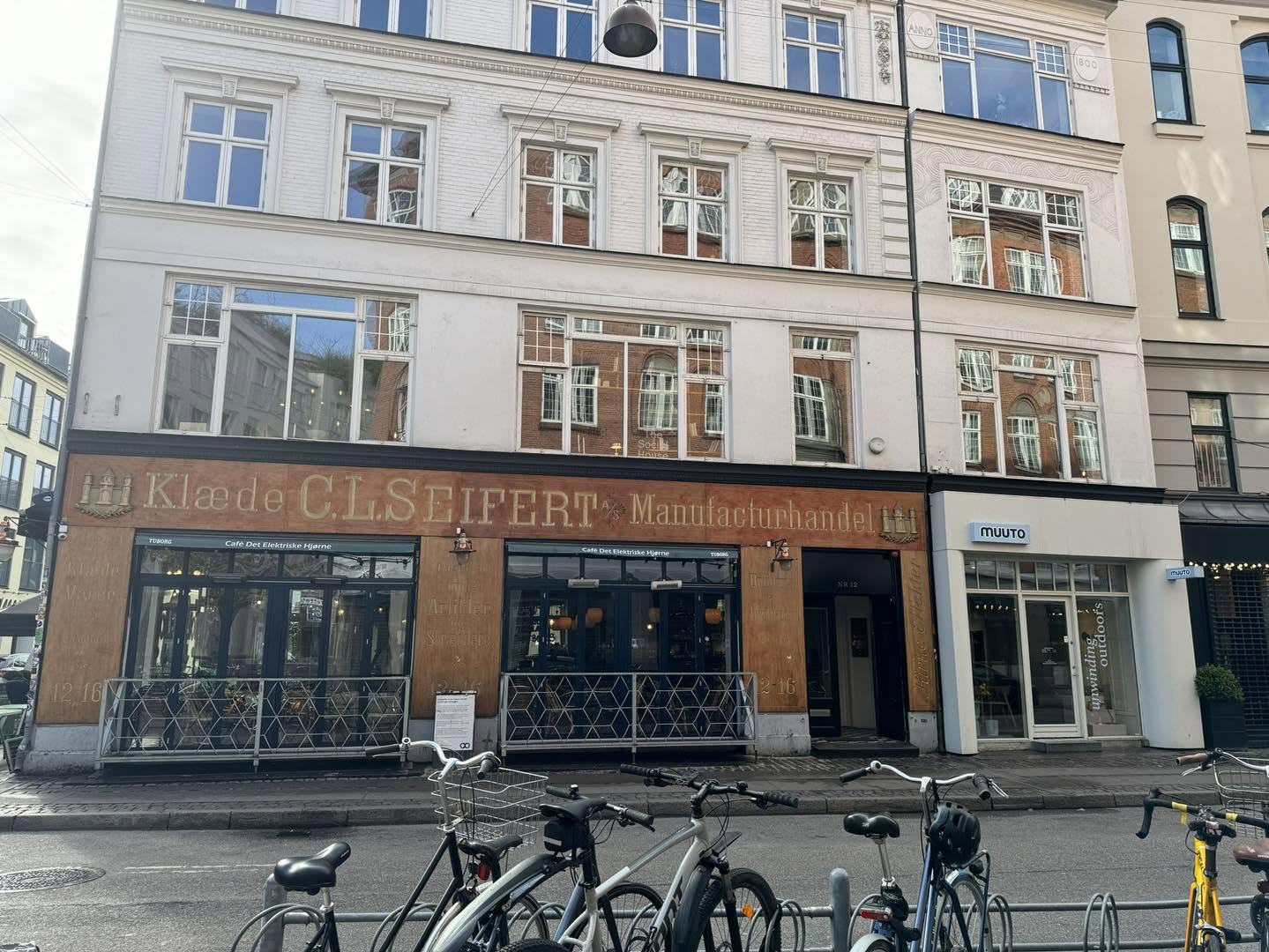 Rene vinduer på en københavnsk erhvervsejendom